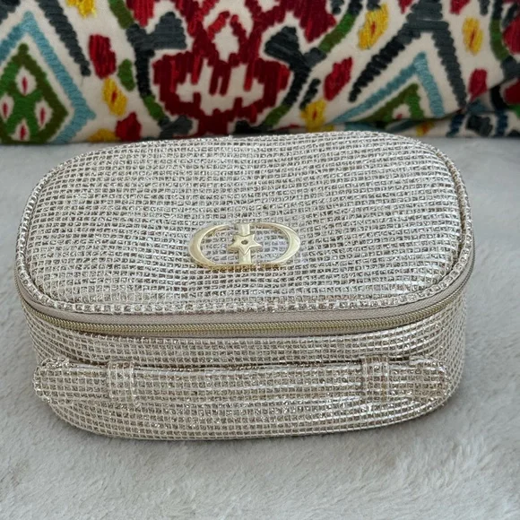 Dior Beauty Chic Gold Textured Cosmetic Bag - Picture 3 of 7